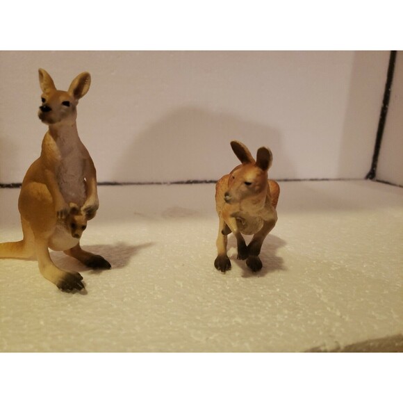 Schleich lot of 2 Kangaroos with Joeys - Picture 4 of 10